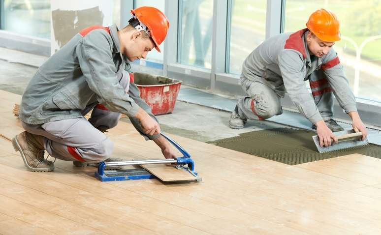 Laminate flooring with installation